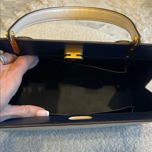 Elegant Tory Burch Lee Radziwill Cream Handbag - Picture 8 of 9